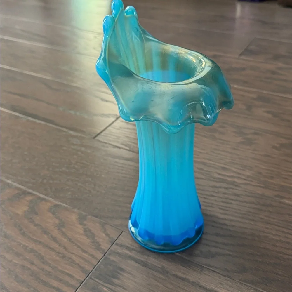 Westmoreland Corinth Blue Opal Jack-in-the-Pulpit carnival glass vase. - Picture 2 of 8